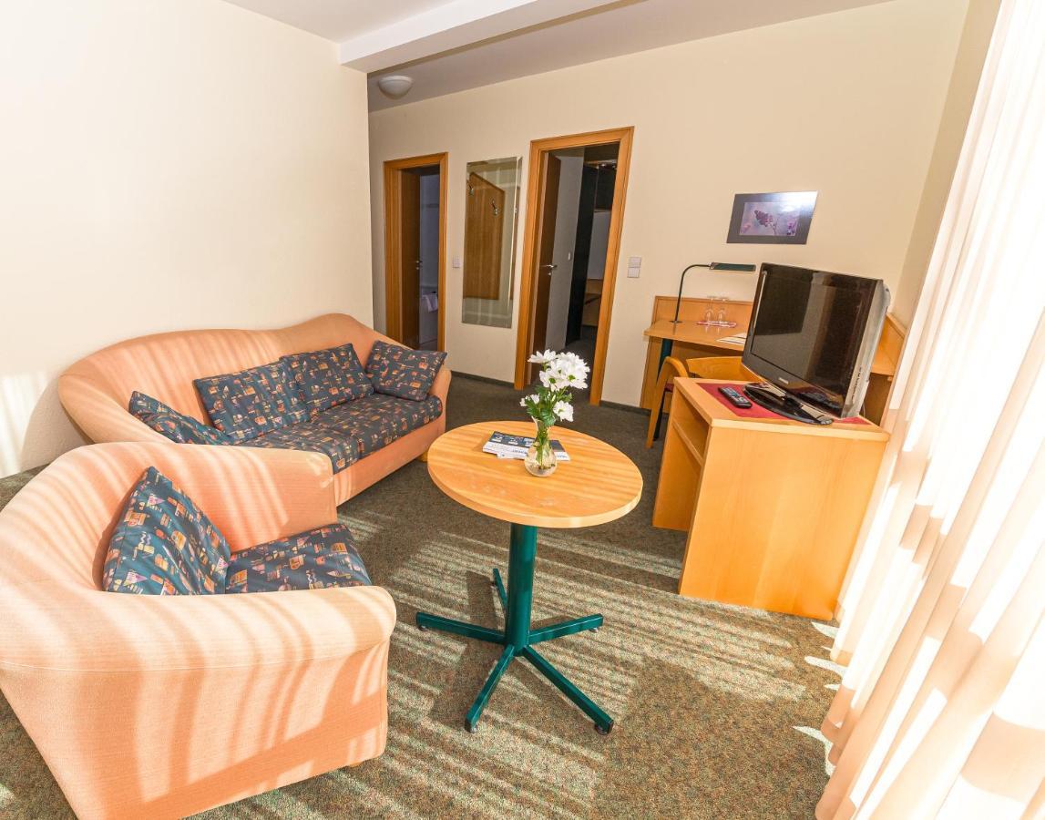 Akzent Parkhotel トレッビン エクステリア 写真
